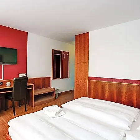 מלון Akzent City-hotel קלב